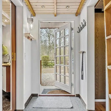 Dom wakacyjny Lovely In With Wifi